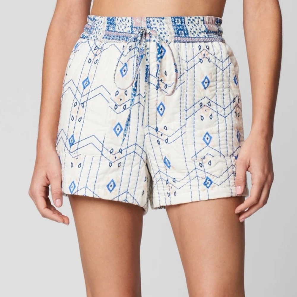 Blank NYC Savana Short new with tag size medium elastic waistband